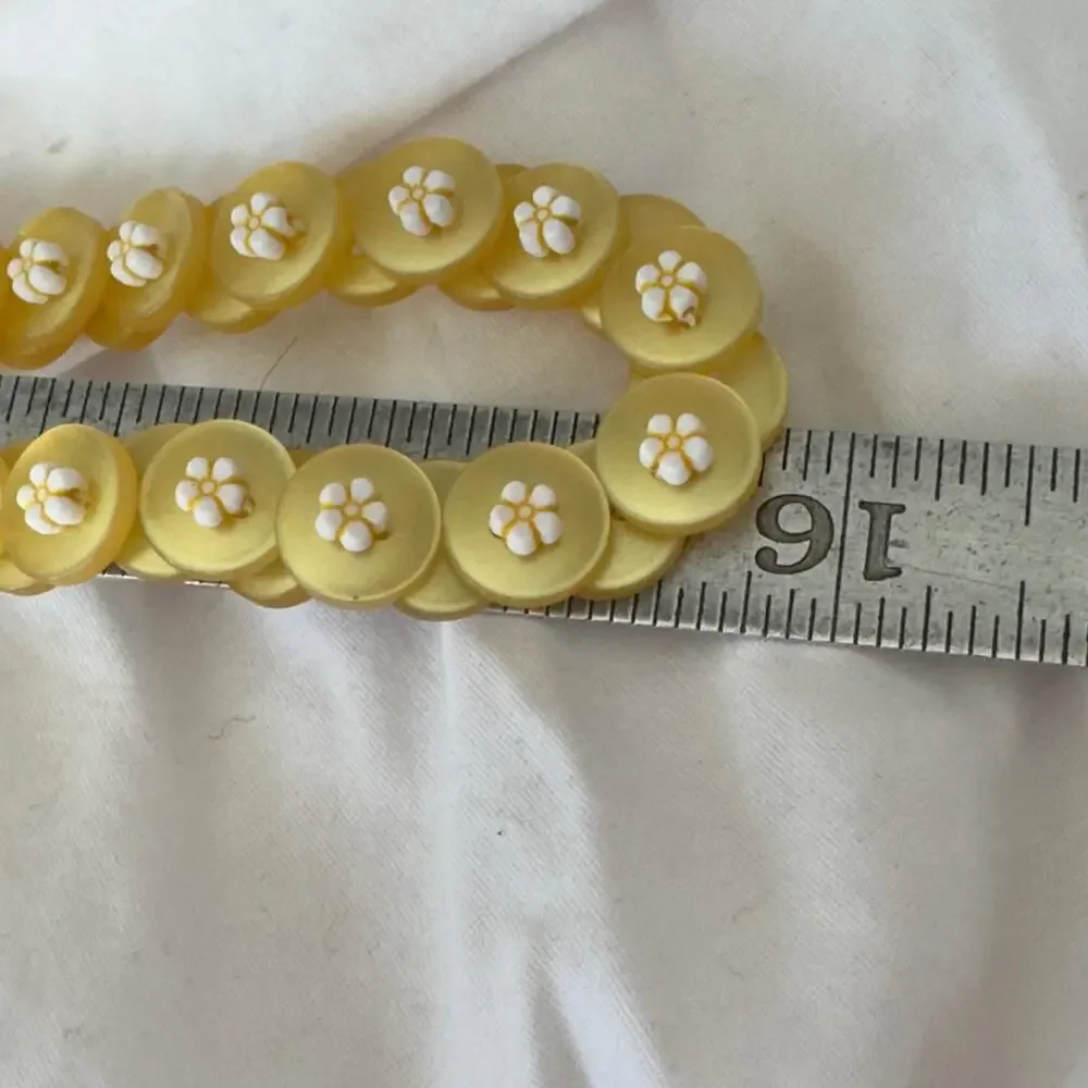 Vintage Butterscotch Yellow White Floral Beaded 1940’s Moonglow Button Necklace